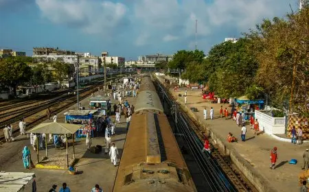 جيش تحرير بلوشستان يهاجم قطارًا ويحتجز 450 رهينة في باكستان