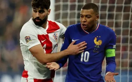 مبابي يفلت من الطرد أمام كرواتيا بعد اعتدائه على ليفاكوفيتش