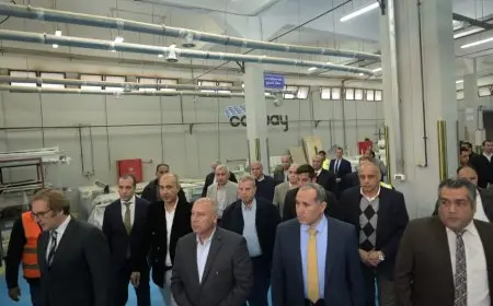 وزير النقل يزور مصنع كولواي الإسباني ويشهد أول إنتاج لعربات النوم