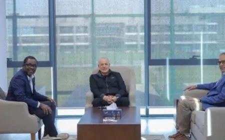 أبو ريدة يلتقي مع سكرتير عام «كاف» بمقر اتحاد الكرة