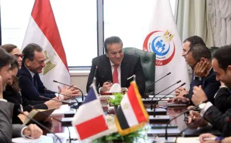 وزير الصحة يبحث مع سفير فرنسا لدى مصر تعزيز سبل التعاون المشترك