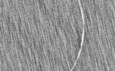 مركز الفلك ينشر أول صورة لهلال شوال صباح اليوم الأحد من العالم العربي