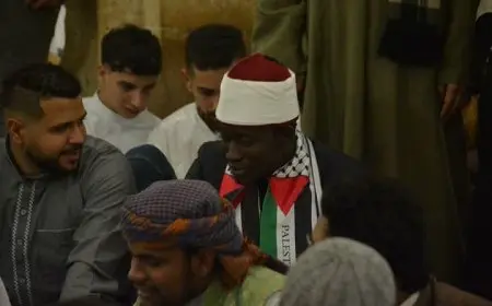 عيد الفطر بروح المقاومة.. أعلام فلسطين تزين صفوف المصلين بالجامع الأزهر