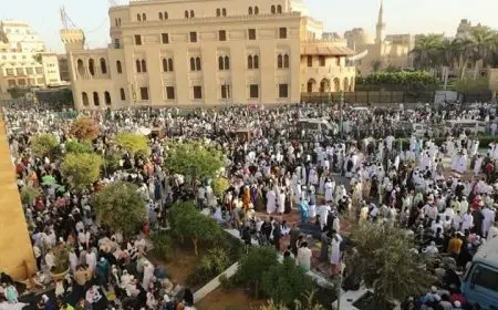 لا مكان لموضع قدم.. صور للساحات الخارجية للجامع الأزهر خلال صلاة العيد