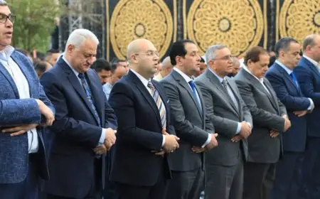 نائب محافظ الجيزة يؤدى صلاة عيد الفطر المبارك بساحة مسجد مصطفى محمود بحى الدقى