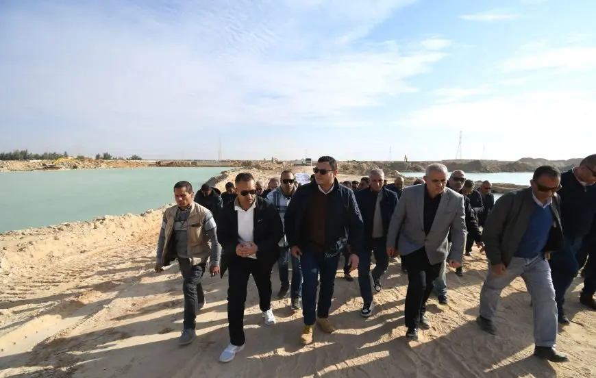 وزير الإسكان يتفقد مشروعات وأعمال البحيرات بـ مارينا الساحل الشمالي