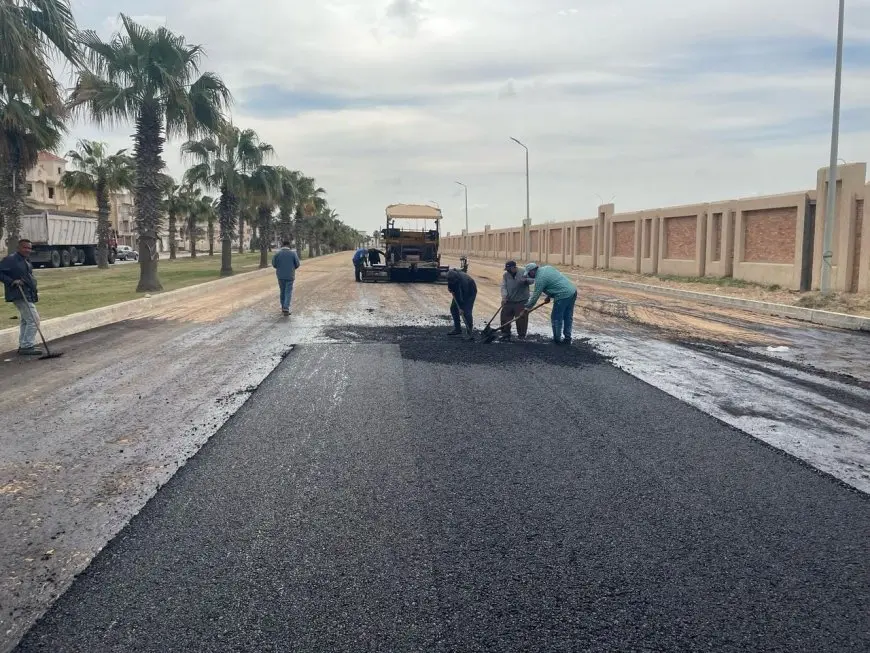 وزير الإسكان يتابع مشروعات تطوير الطرق لـ ” سكن لكل المصريين” ببرج العرب الجديدة