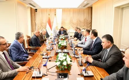 وزير الرياضة يعقد اجتماعًا تنسيقيًا مع رئيس اتحاد الكرة ورئيس المتحدة للرياضة