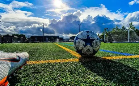 شطب 7 لاعبين وإداريين.. قرارات رادعة من اتحاد الكرة بعد الاعتداء على حكم في مباراة بالقسم الثالث