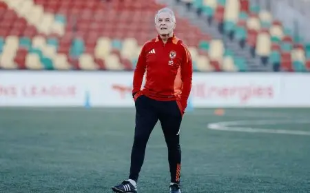 ندوة فنية للاعبي الأهلي قبل مواجهة الهلال السوداني