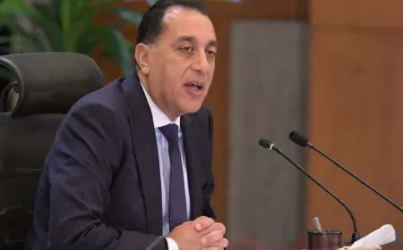 أول رد من رئيس الوزراء على زيادة سعر الدولار مؤخرًا