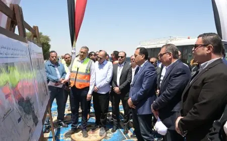 مدبولي يزور مشروع ازدواج طريق أسيوط – ديروط الزراعي