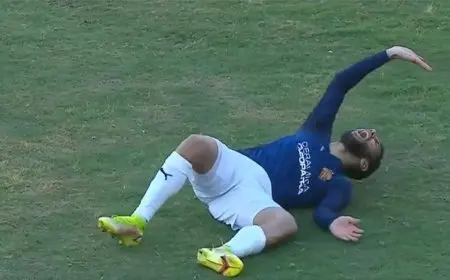 معتز البطاوي يوضح تفاصيل إصابة القندوسي: يحتاج إلى عملية جراحية ويغيب 6 أشهر عن الملاعب