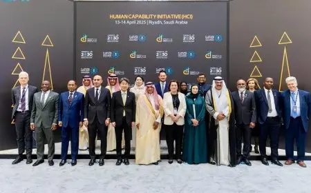 «عبد اللطيف» يشارك في الصورة التذكارية للنسخة الثانية من مؤتمر مبادرة تنمية القدرات البشرية بالرياض