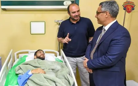 سفير الجزائر في القاهرة يزور “القندوسي” ويشكر “أبو العينين” على تقديم الدعم والرعاية للاعب