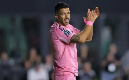 عاد إليكم من جديد.. سواريز “يعض” جوردي ألبا في رقبته خلال المشاجرة