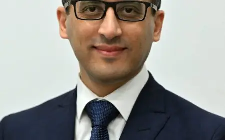 اجتماع رئيس الوزراء مع اللجنة السياسية.. مناقشة مستجدات المنطقة