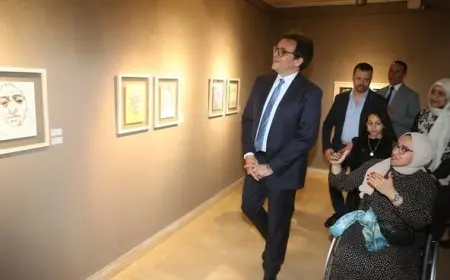 احتفالًا باليوم العالمي للفن.. وزير الثقافة يتفقد مجموعة من معارض الفنون التشكيلية في دار الأوبرا