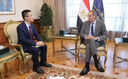 وزير الاتصالات يلتقي المدير التنفيذي الجديد لشركة هواوي في مصر