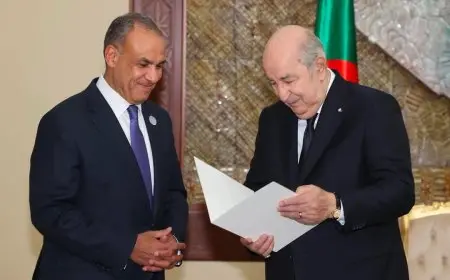 وزير الخارجية يسلم رسالة خطية من رئيس الجمهورية إلى الرئيس الجزائري