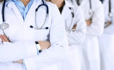 مصطفى بكري: ملف هجرة الأطباء يعد جرس إنذار ويجب مواجهته