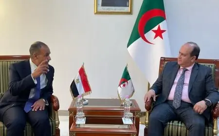 بدر عبدالعاطي يناقش مع وزير الصناعة الجزائري تعزيز العلاقات الثنائية