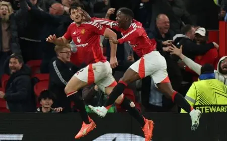 أموريم يطلب من ماغواير التحول لمهاجم في خطوة ذكية