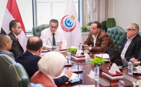 وزير الصحة يجتمع لدراسة سبل تطوير وحوكمة نظام العلاج على نفقة الدولة