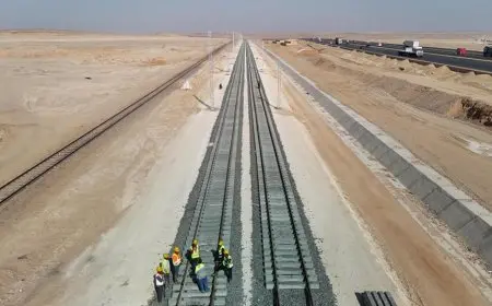 وزير الصناعة يزور محطات الخط الأول للقطار الكهربائي السريع