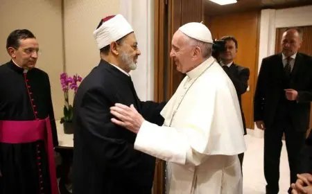 شيخ الأزهر ينعي البابا فرنسيس بابا الكنيسة الكاثوليكية.. إنسانية من طراز رفيع