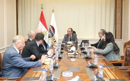 وزير يتناقش مع رئيس شركة تكنيب إنرجيز الإيطالية لاستكشاف آفاق التعاون المشترك