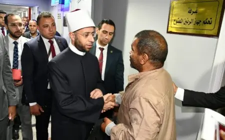 وزير الأوقاف يقوم بزيارة لمستشفى الدعاة ويثني على تطورها ويأمر بتزويدها بأحدث الأجهزة.