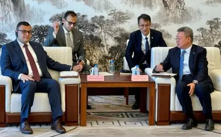 وزير الإسكان يجتمع برئيس شركة “CSCEC” الصينية في بكين لمتابعة وضع المشاريع المشتركة