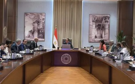 رئيس الوزراء يستعرض طرق تعزيز التعاون مع القطاع الخاص في المدارس الفنية المتخصصة