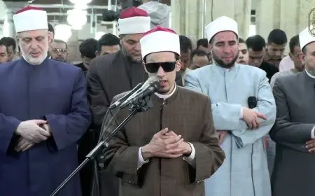 «أرغب في أداء عمرة».. الإمام الأكبر ينفذ طلب والدة محمد أحمد حسن إمام التراويح بالأزهر