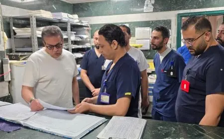 وزير الصحة يثني على انتظام العمل ويأمر بصرف مكافأة لجميع موظفي مستشفى البنك الأهلي