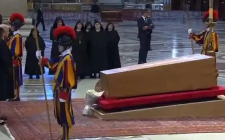 بدء مراسم جنازة البابا فرنسيس من كاتدرائية القديس