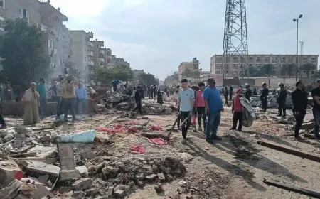 استمرار إزالة المخلفات الناتجة عن إزالة سوق الزلزال العشوائي في المقطم