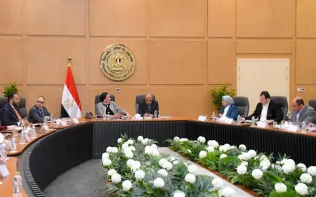 وزيرا الكهرباء والبيئة يستعرضان آليات التعاون والتنسيق المشترك في مجالات البيئة والطاقة المتجددة