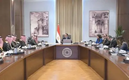 رئيس الوزراء يستعرض فرص التعاون المشترك مع الوفد السعودي