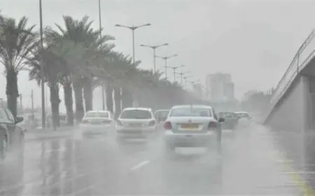 تحذيرات مرورية عاجلة نتيجة الطقس السيء.. انخفاض في الرؤية الأفقية والسرعة لا تتجاوز 40 كم