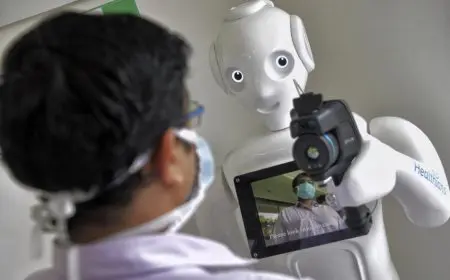 «الروبوت في غرفة العمليات».. هل سيستبدل الذكاء الاصطناعي الأطباء؟