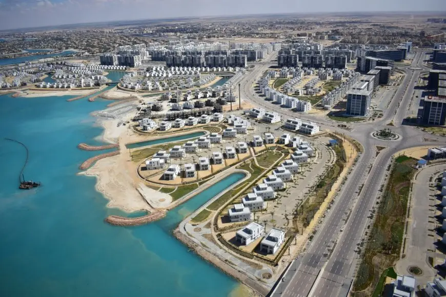 رئيس الوزراء يستفسر عن حالة تسليم الوحدات في مدينة العلمين الجديدة