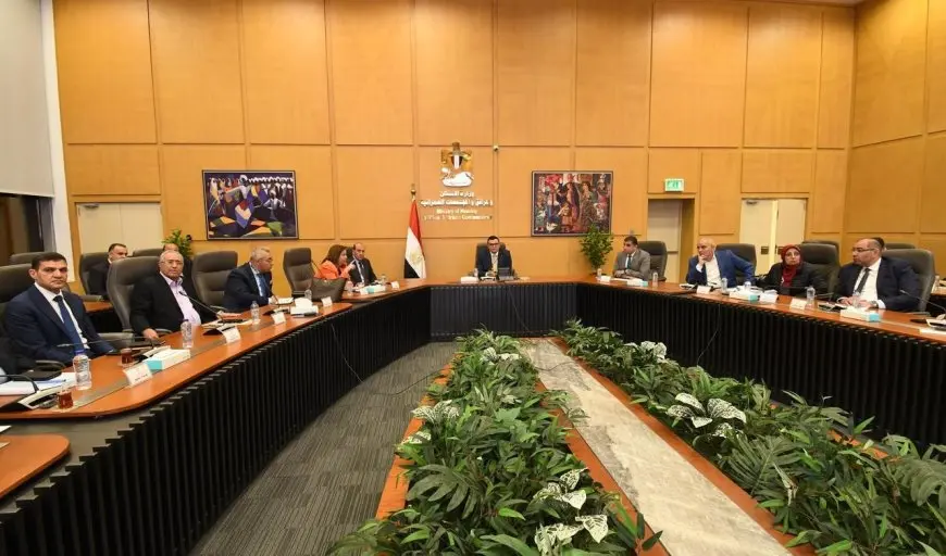 وزير الإسكان يواصل متابعة المشروعات السكنية في عدة محافظات ومدن جديدة