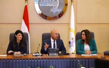 كامل الوزير يؤكد على ضرورة الإسراع في إنهاء المرافق في المناطق الصناعية الأربعة