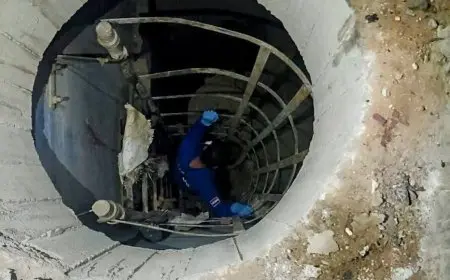 أبطال تحت الأرض.. مسعف يُنقذ سيدة سقطت في بئر صرف صحي بعمق 12 مترًا في طريق القطامية