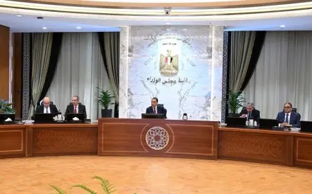 رئيس الوزراء يراقب تقدم تسهيل إجراءات دخول السياح في المطارات والمنافذ المختلفة