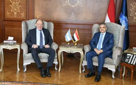 أسامة ربيع يلتقي السفير الأرجنتيني لبحث سبل التعاون في مجالات الخدمات البحرية واللوجستية