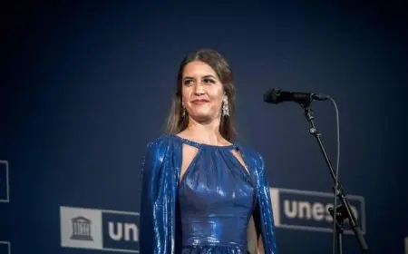 فرح الديباني تحضر حفل افتتاح بطولة العالم العسكرية للفروسية 2025