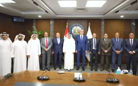 وزير البترول يناقش طرق تعزيز التعاون مع مجموعة موانئ أبوظبي